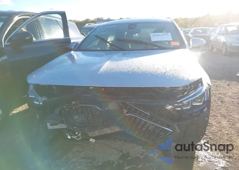 2018 Buick Regal Sportback Essence from USA, damaged, VIN W04GP6SX5J1028423